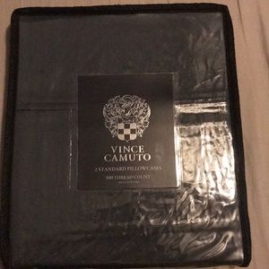 Vince Camuto pillow case set.